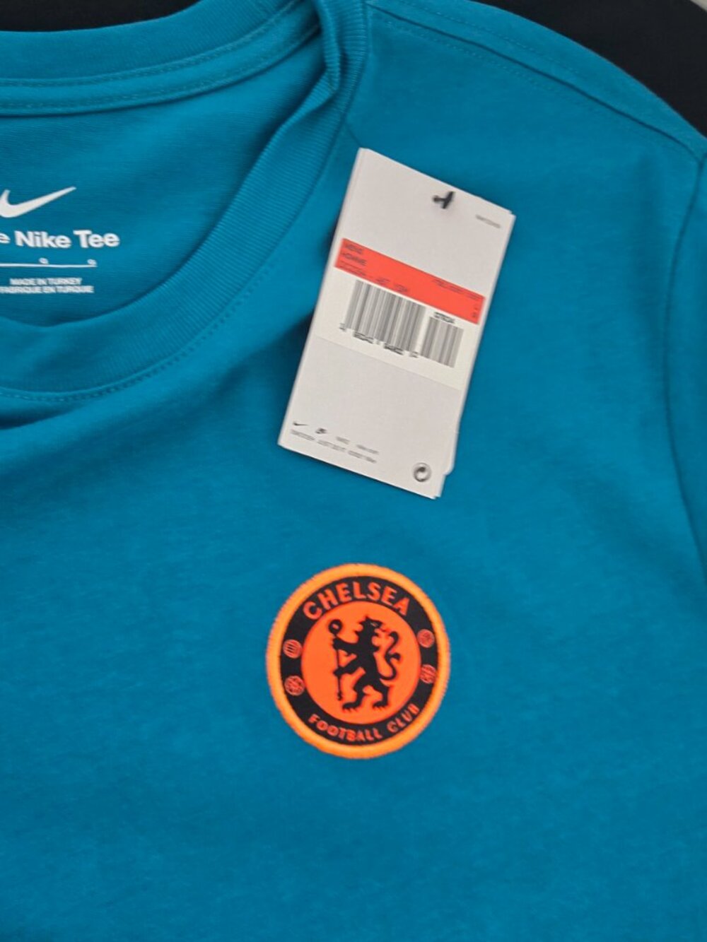 Nike Chelsea FC Club Crest Tee – NWT – Size Large - Picture 6 of 9